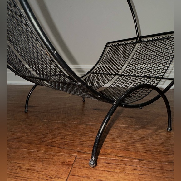 MCM Black Metal Mesh Magazine Storage Rack - Picture 5 of 8
